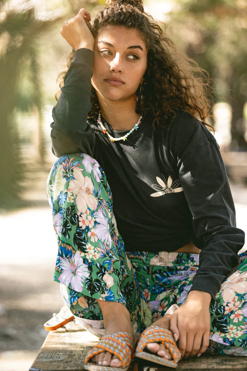 EASY BREEZY TEE