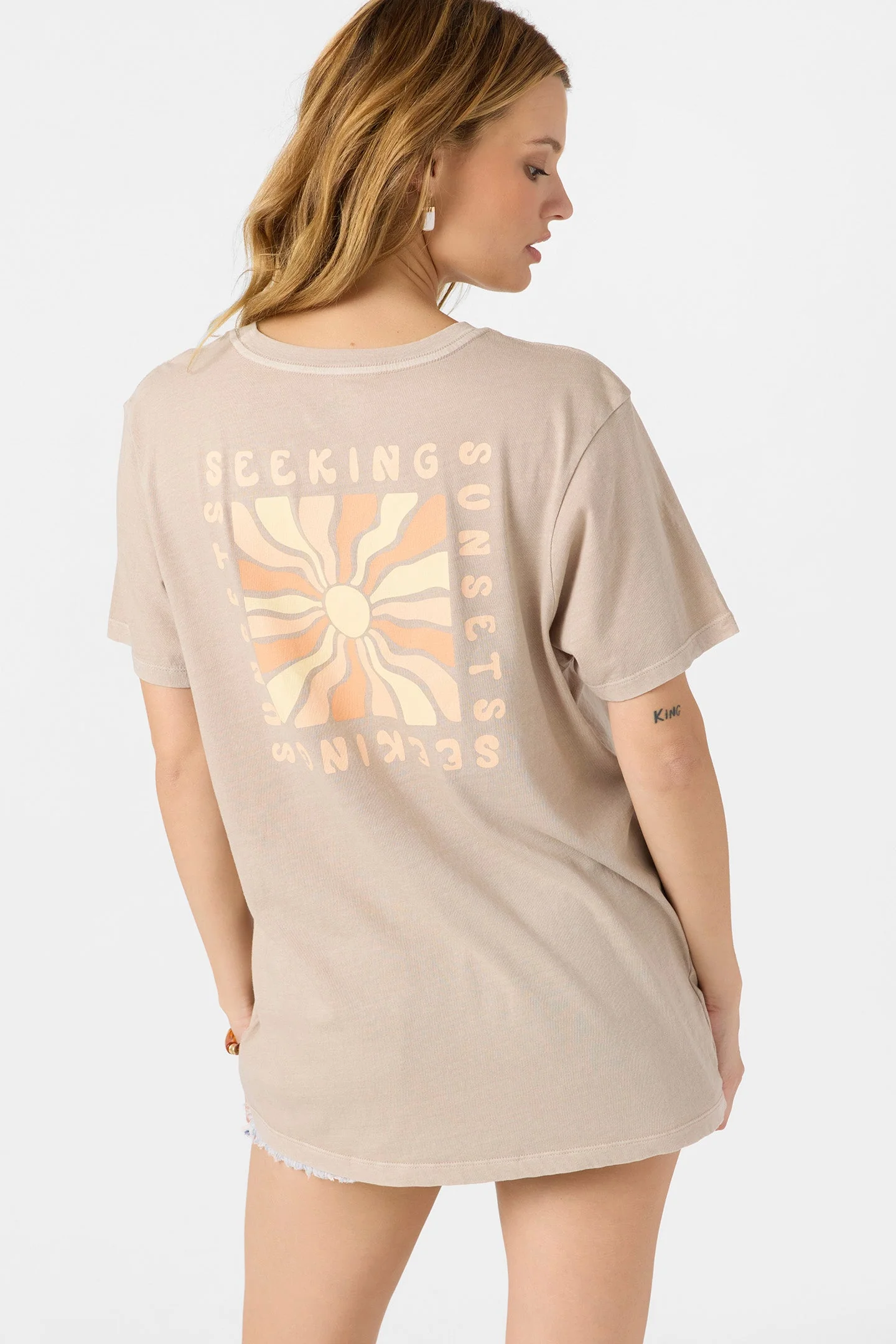 SEEKING SUNSETS TEE - Image 4
