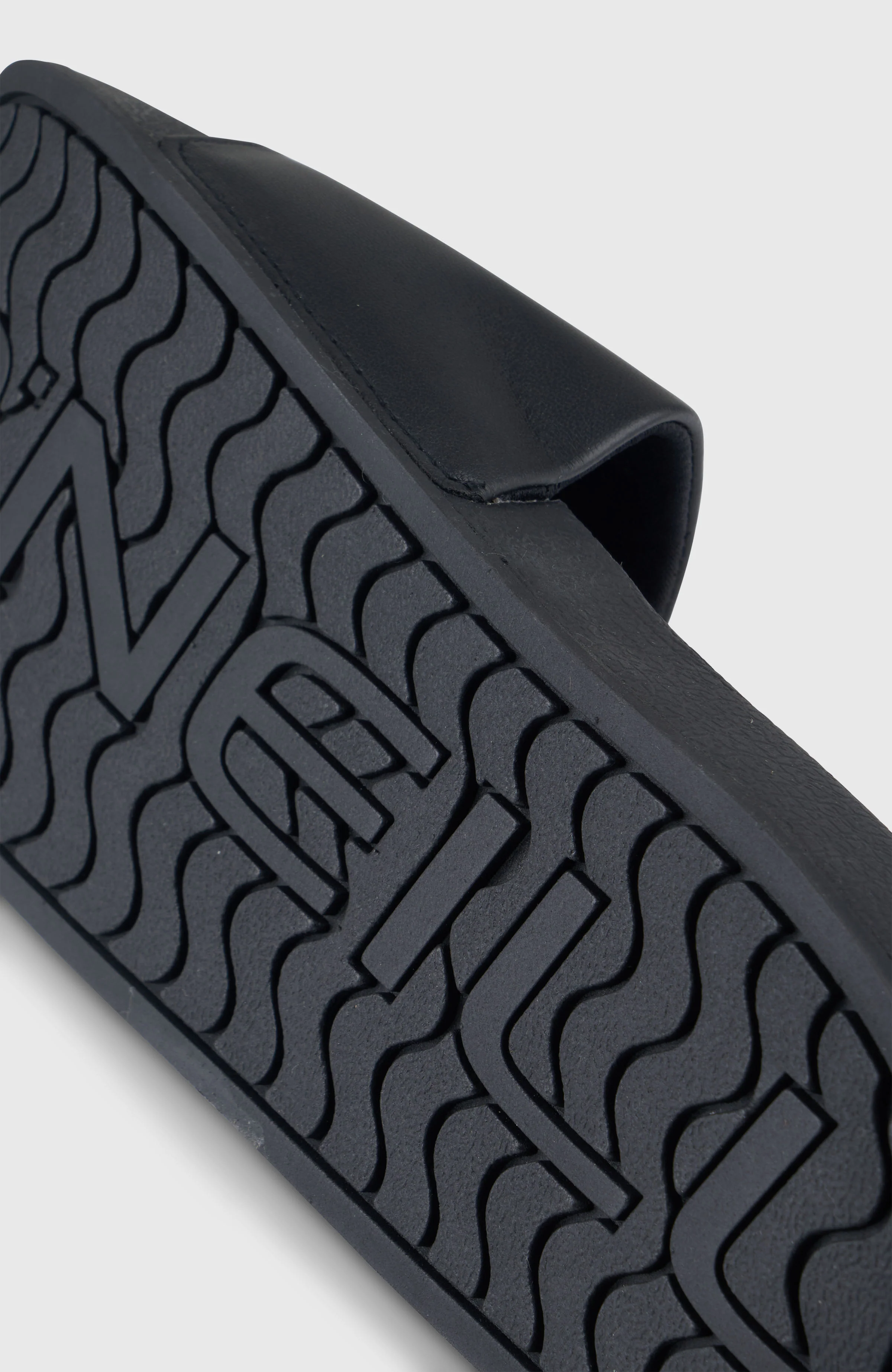 SUMMER MUST HAVE SLIDES - Image 4